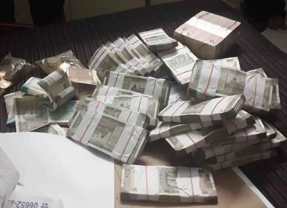  Gold biscuits, Rs 16 lakh recovered from WESCO accountant's house in Odisha
