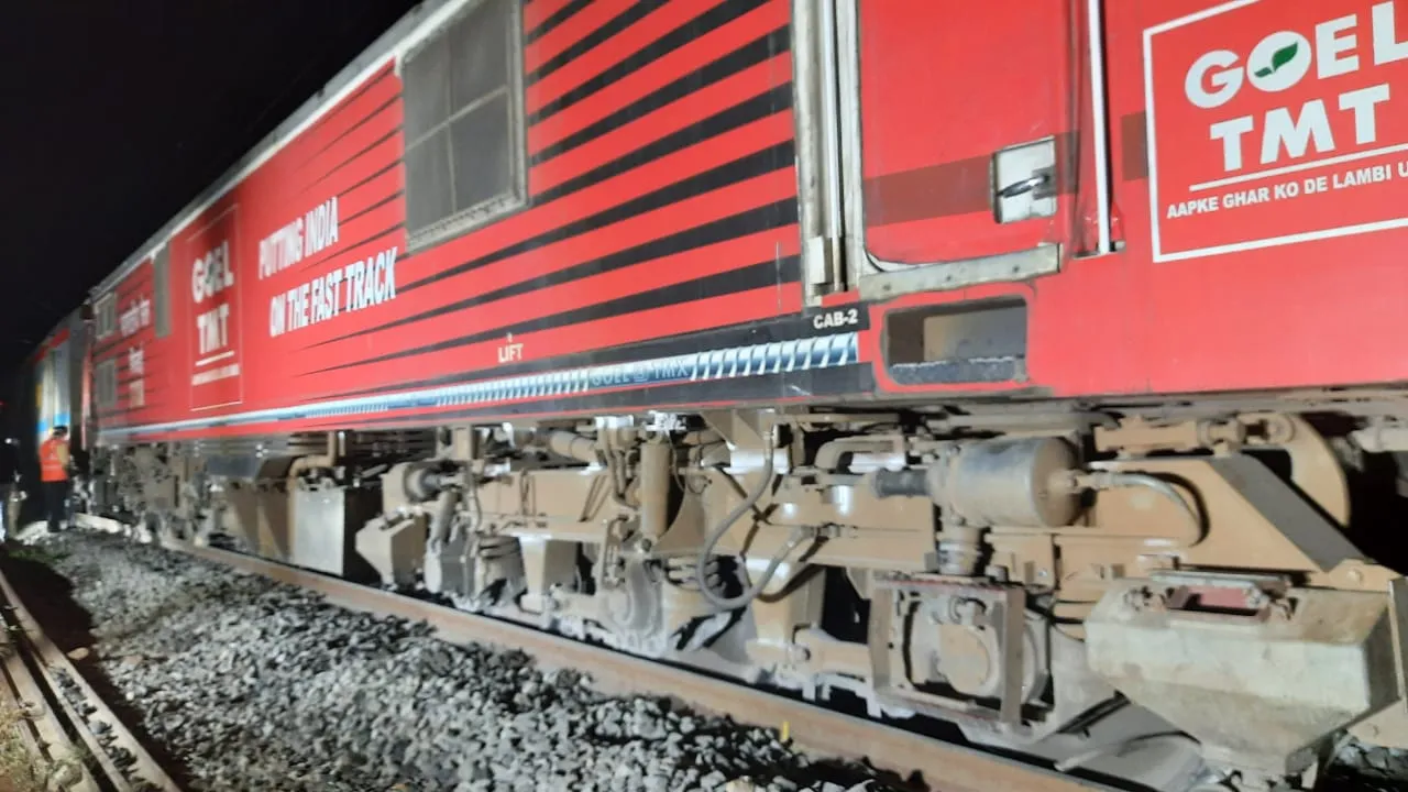  Odisha: Puri-Surat Express derails as it hits elephant, jumbo dies
