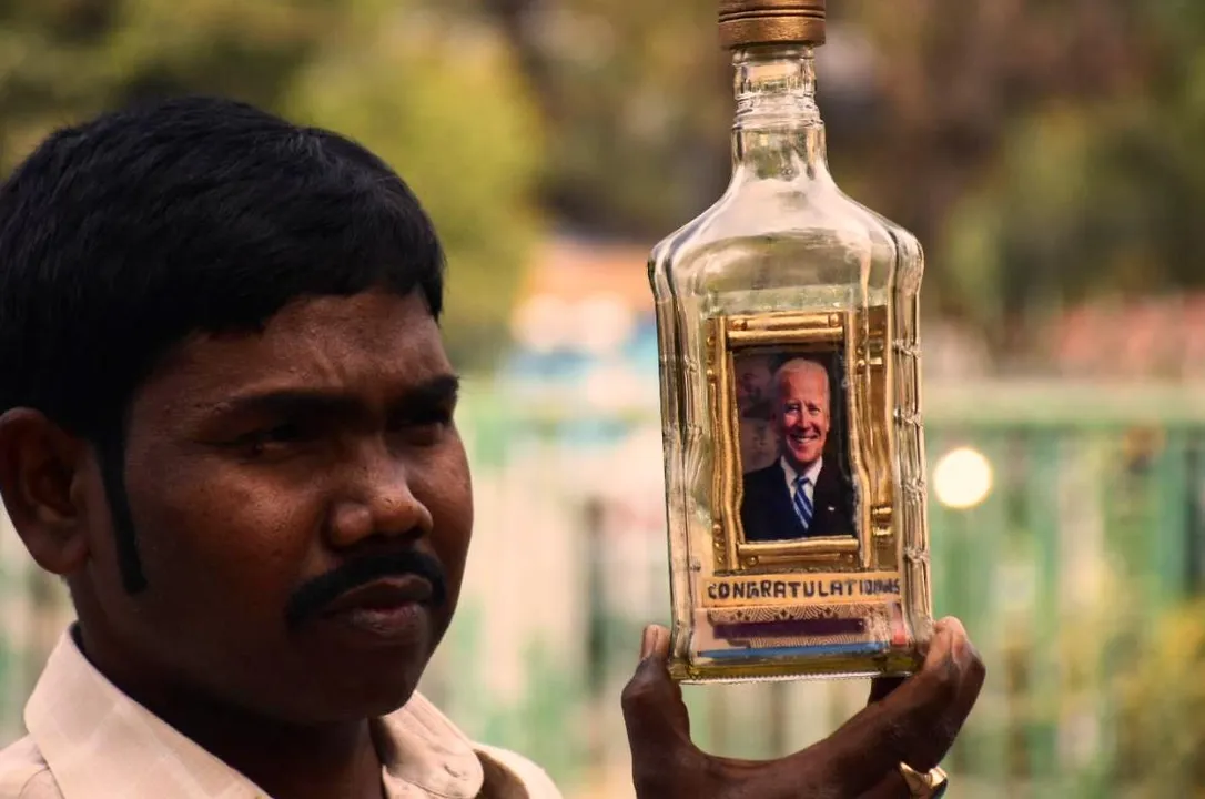  Odisha miniature artist congratulates Joe Biden through his art
