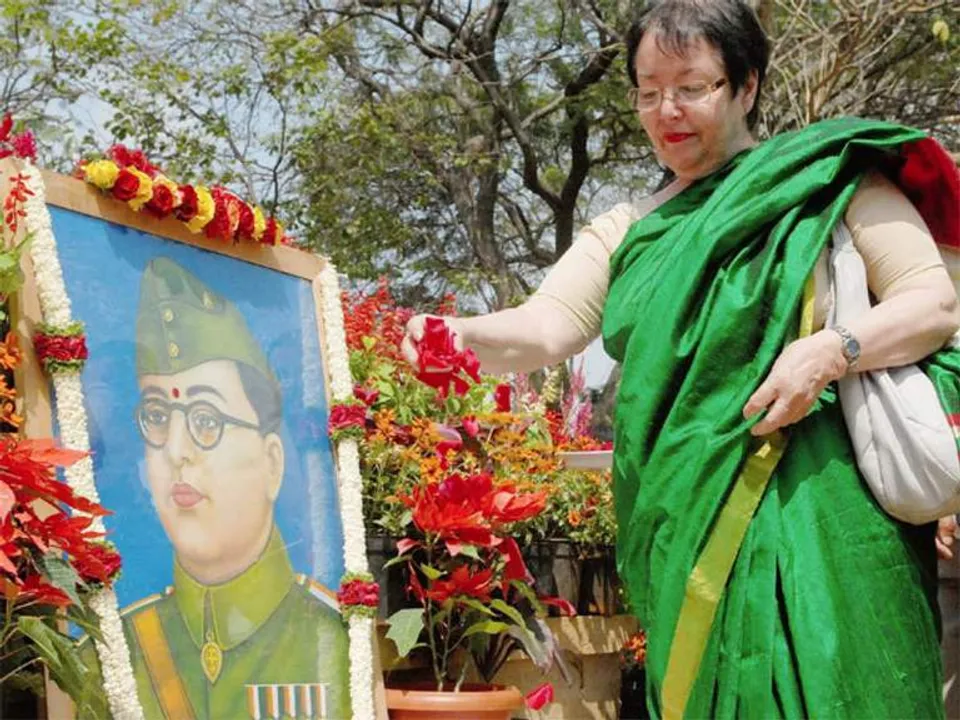  [Watch] Netaji's daughter Anita's emotional tribute to his father