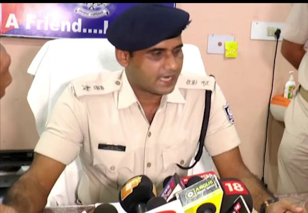  Narrow escape for Bhadak SP as truck hits his car