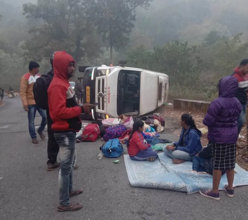  One killed, 8 critical as Bhubaneswar-bound tourist bus overturns in Gajapati