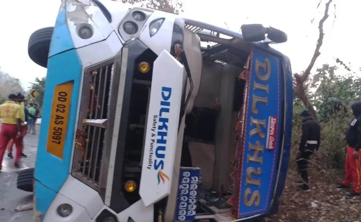  Passenger bus from Bhubaneswar overturns at ghat in Kalahandi