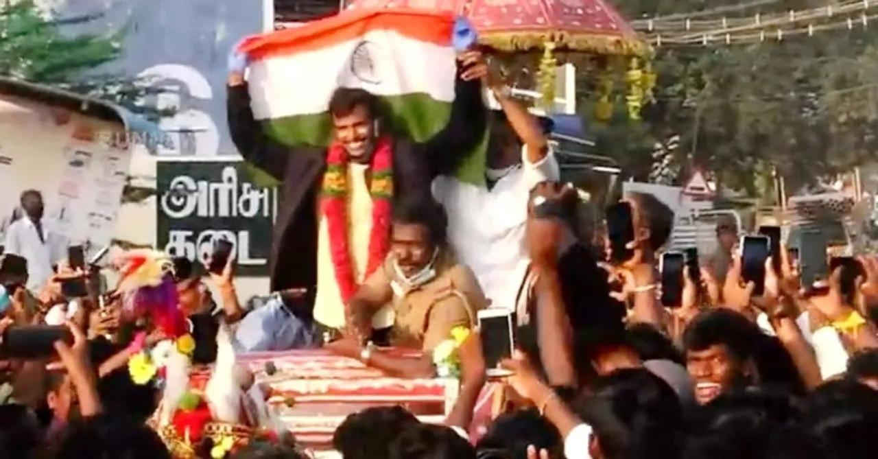  Watch: Over 5,000 fans take T. Natarajan on chariot ride on homecoming