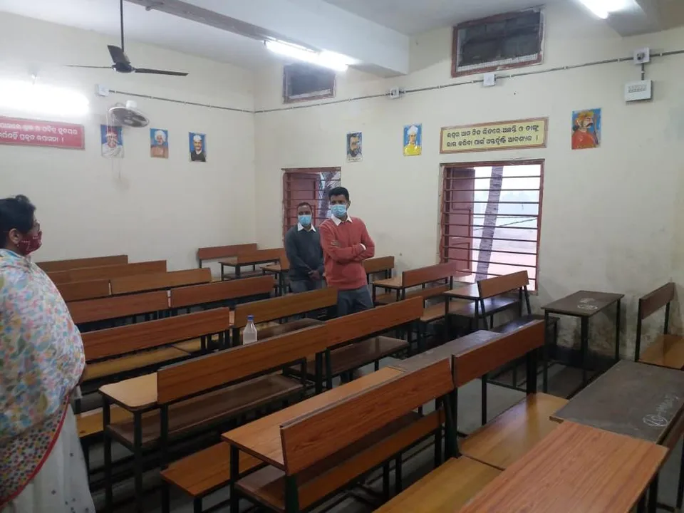  Odisha 5T Secy visits schools in Bhubaneswar
