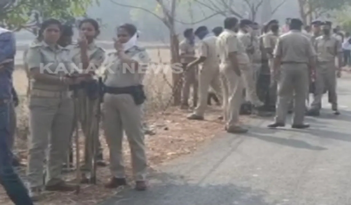  On-duty cop injured as miscreants hurl bombs in Cuttack