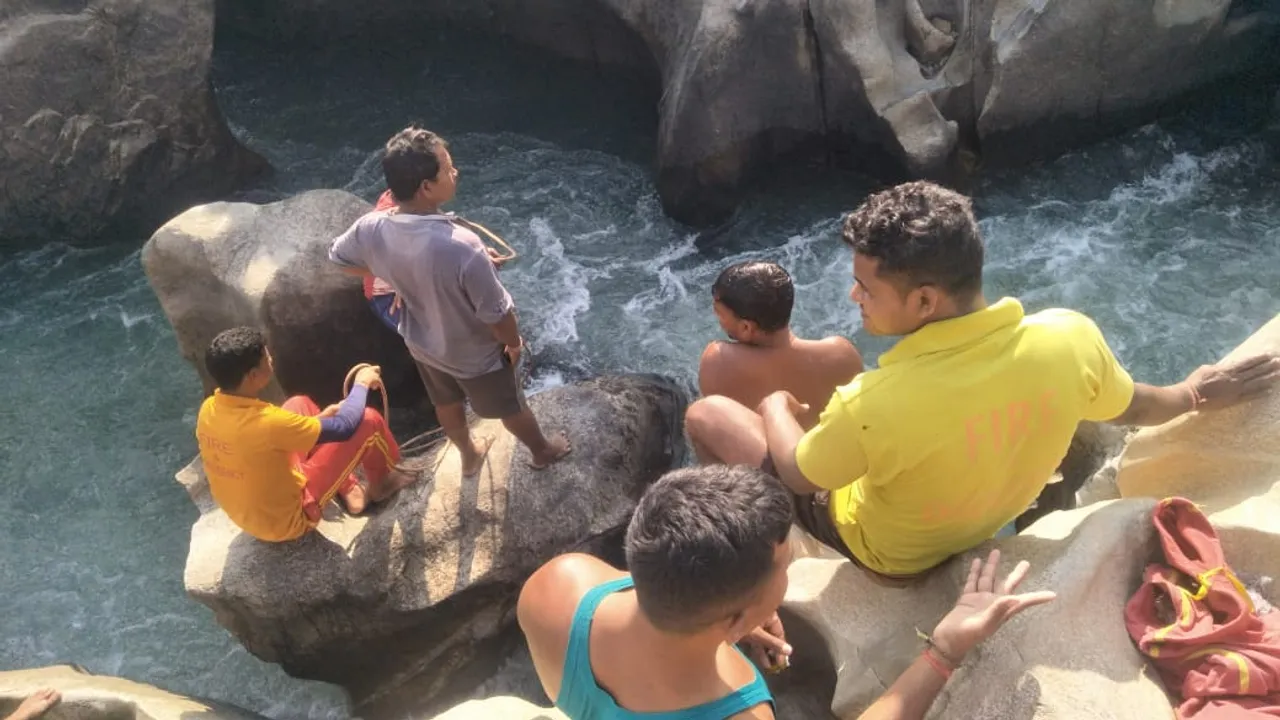  Picnic turns tragic as girl falls into river while clicking selfie in Odisha
