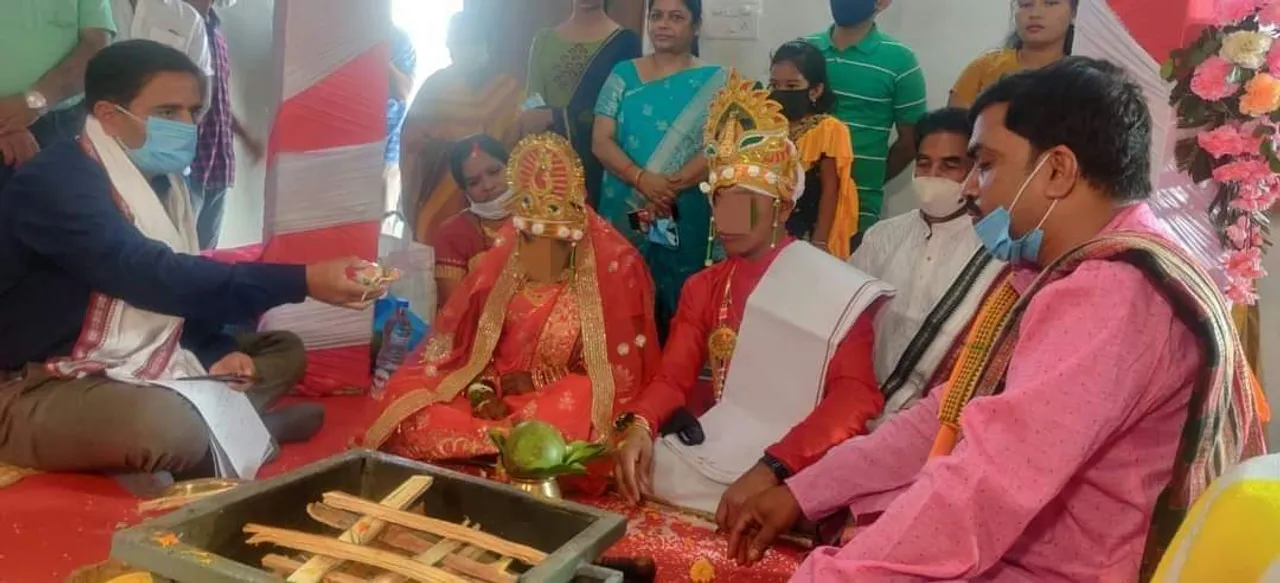  Odisha CM blesses newly-wed HIV positive couple