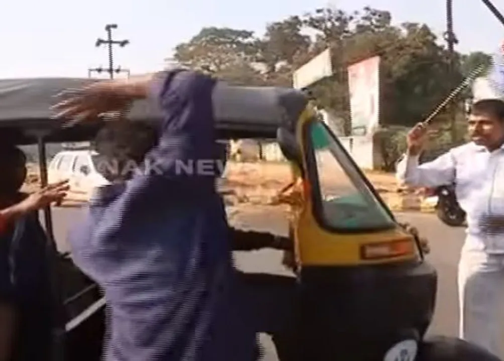  Watch: Cong workers thrash auto-rickshaw driver, misbehave with passengers during Odisha bandh