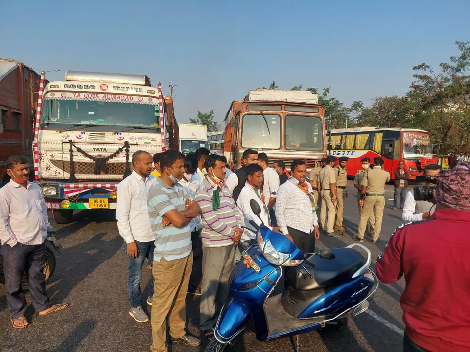  Cong observes Odisha Bandh against rising fuel prices