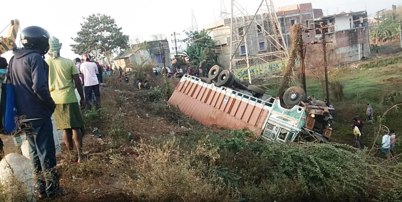  3 killed, 40 cattle dead as truck overturns in Odisha's Balasore