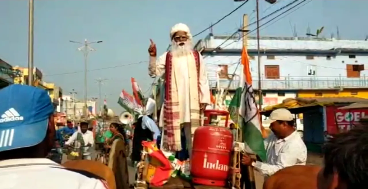  Odisha Bandh: Man dressed up as Narendra Modi protests against fuel price hike [Watch]