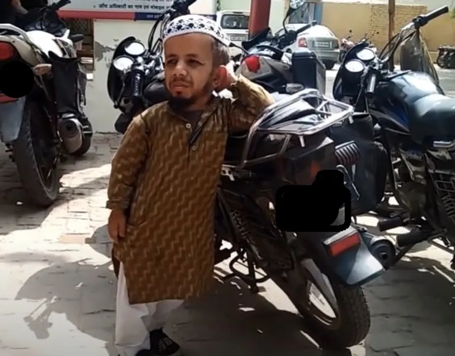  2-ft-tall man asks UP police to find him a bride as 'public service'