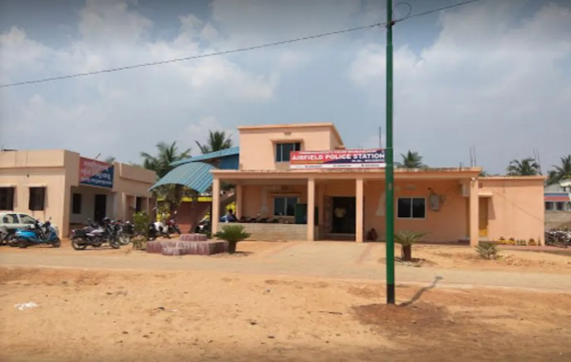  Pati, Patni aur Woh: Odisha woman cop finds hubby with another girl and then...