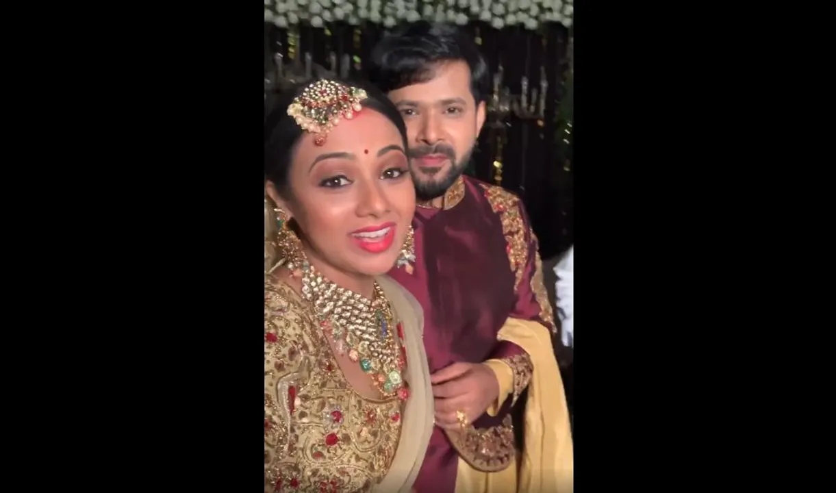  [Watch] Archita-Sabyasachi, newly-wed Ollywood couple, joins 'pawri' trend