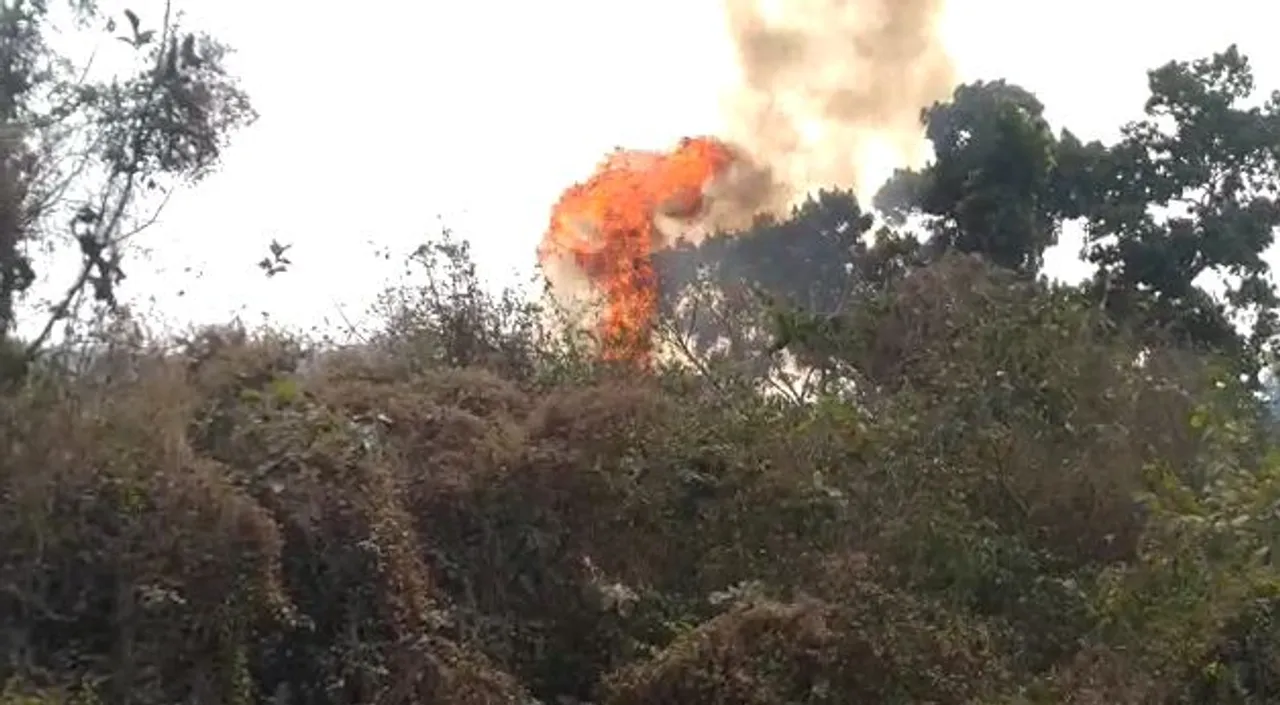  Fire breaks out at Barunei hill forest in Odisha [Watch]