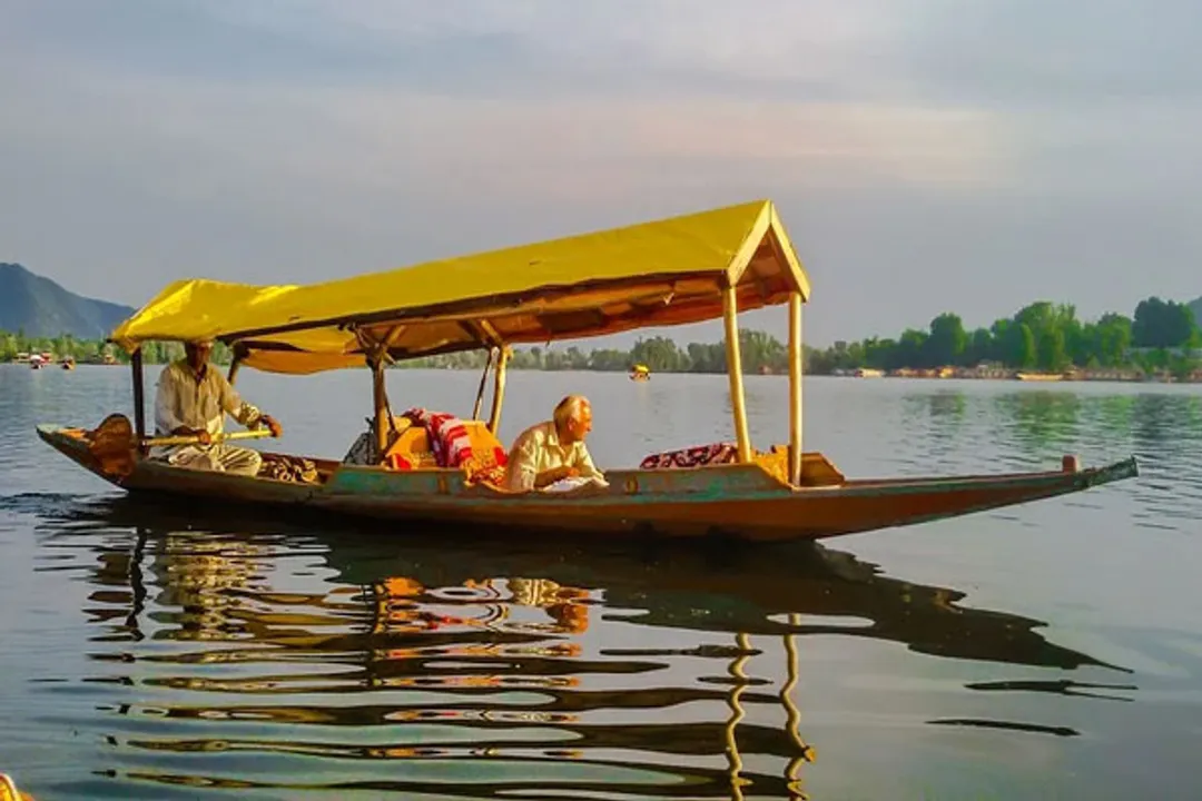  Are houseboats killing Kashmir's Dal Lake?