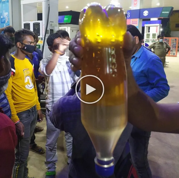  [Watch] Diluted petrol at fuel station in Bhubaneswar sparks tension