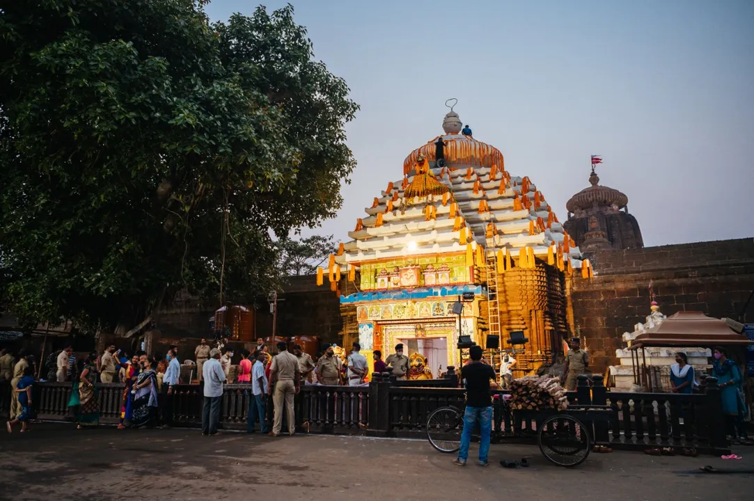  [Watch] Devotees throng Lord Shiv shrines across Odisha on Maha Shivratri