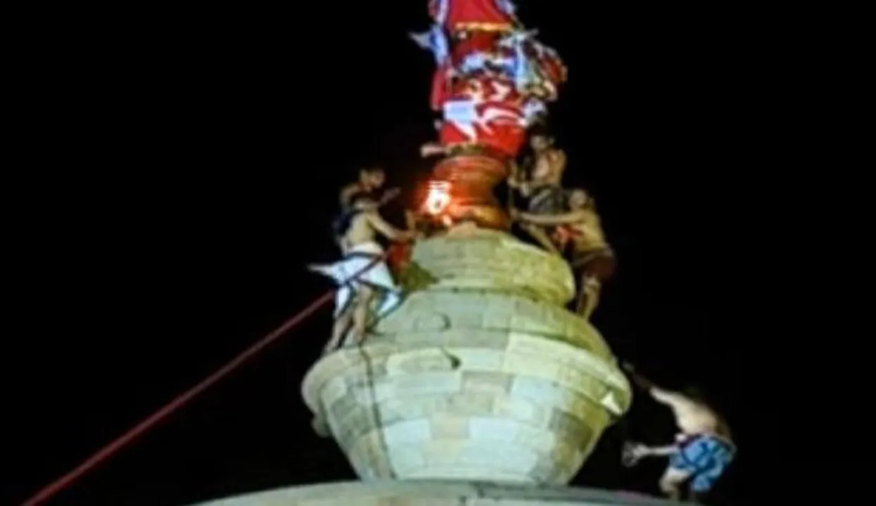  ‘Mahadeep’ lifted atop Lingaraj Temple before time