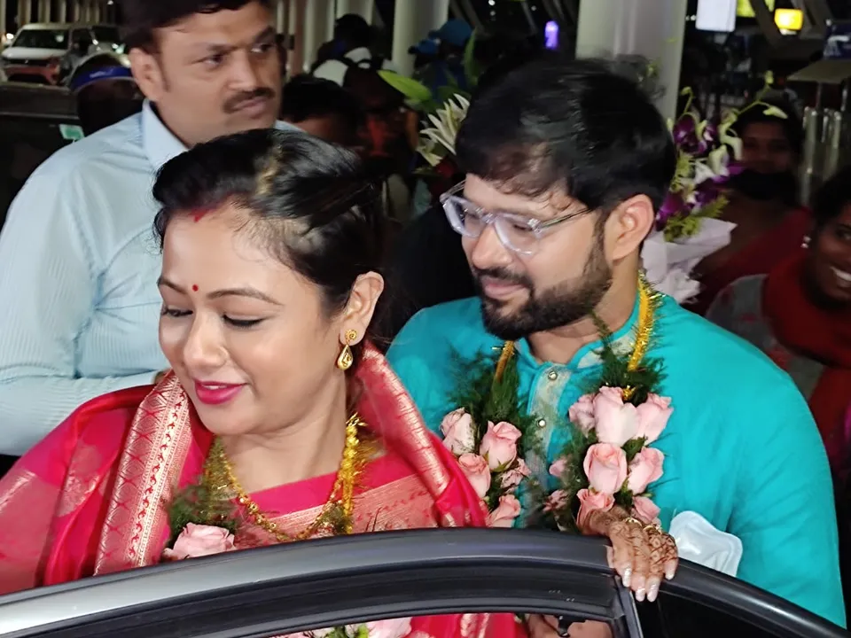 [Watch] Archita, Sabyasachi return to Odisha after wedding
