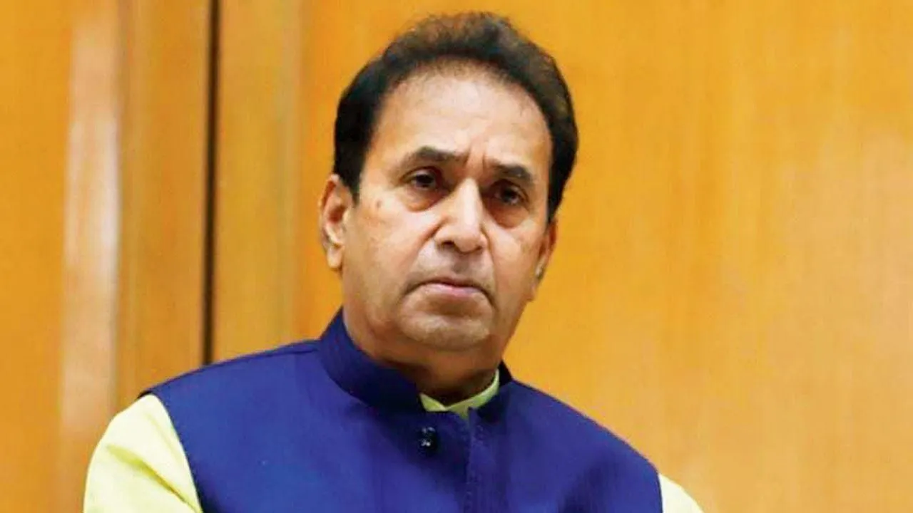  Bombay HC asks CBI to probe ex-top cop's allegations