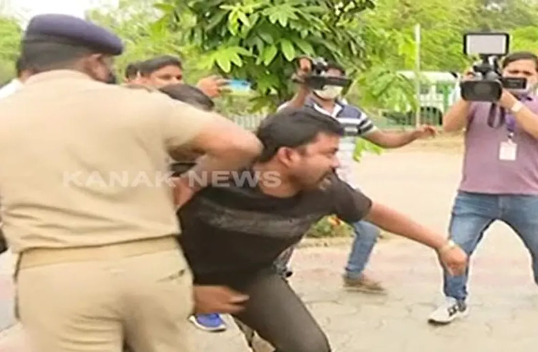  Bid made to show black flags to Vice-President during Odisha visit