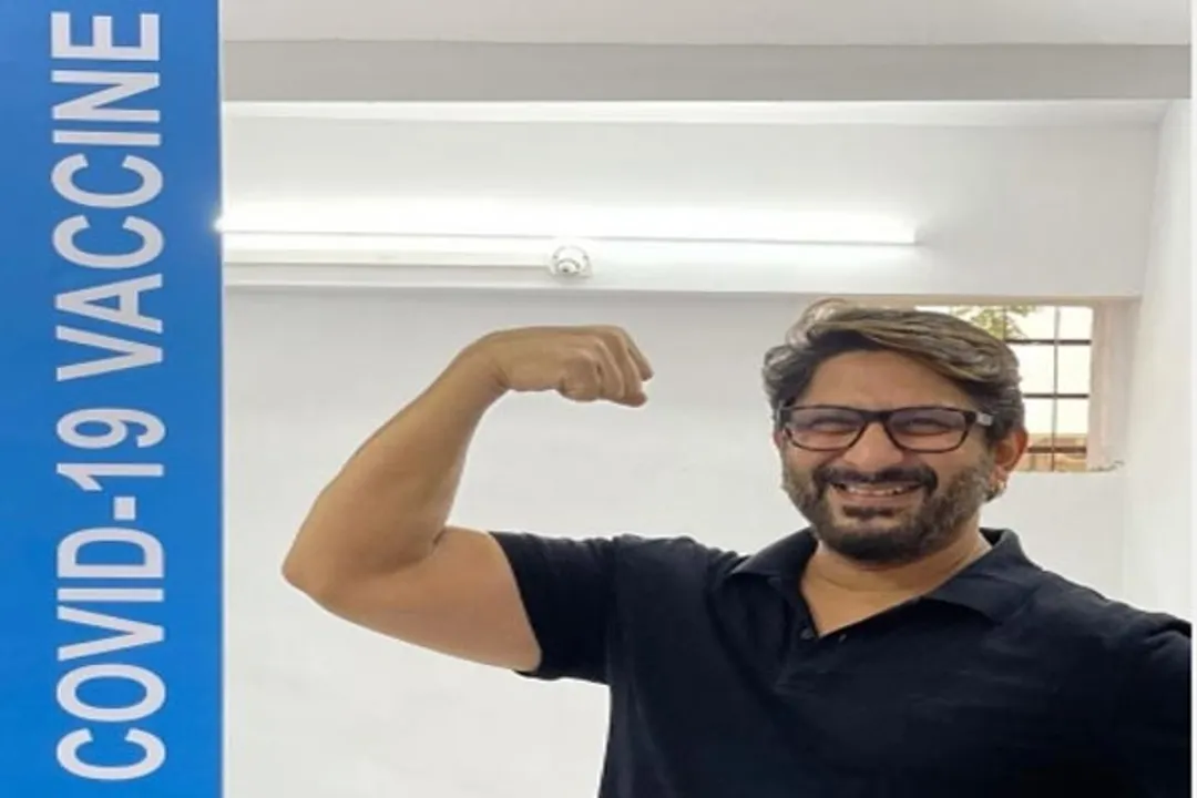  Arshad Warsi gets the jab, says 'vaccine lagao immunity badhao'