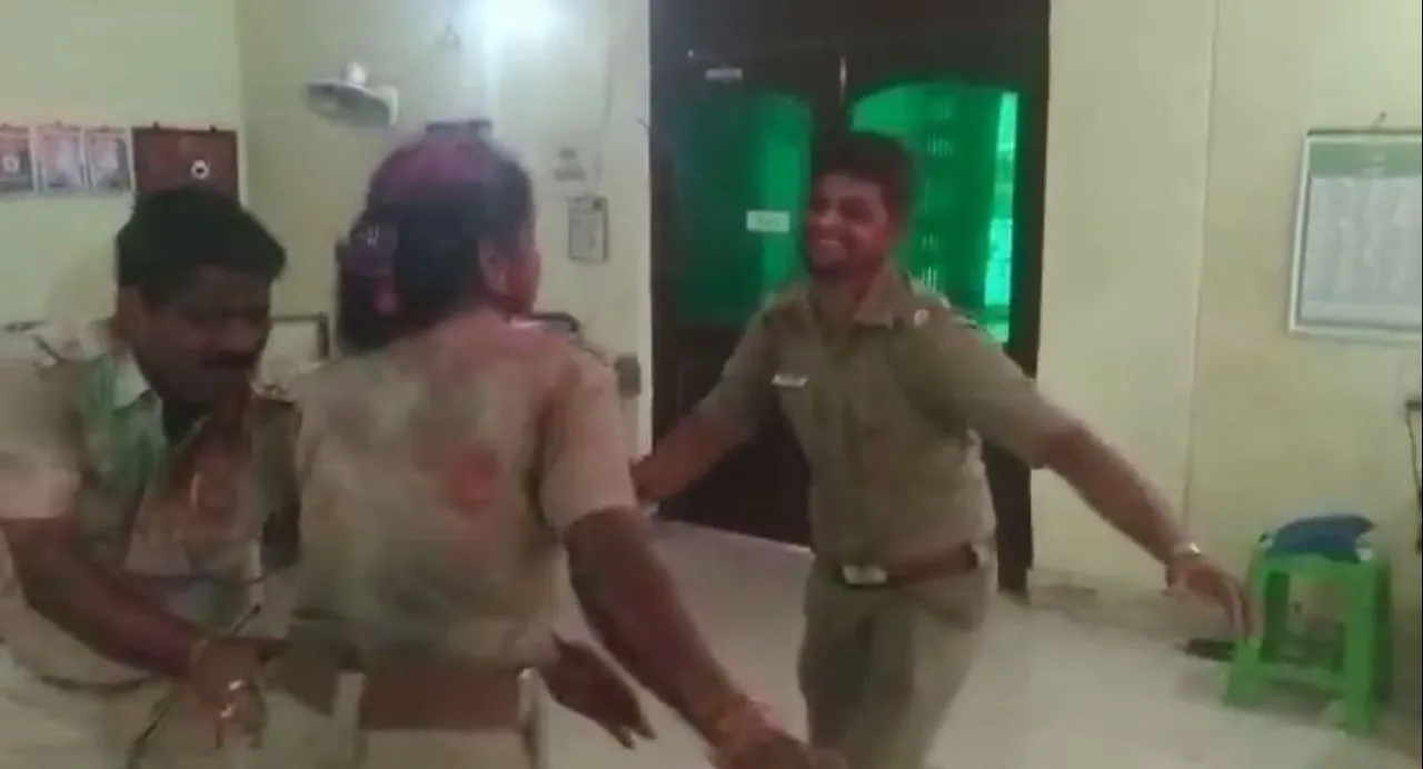  Odisha cop suspended for dancing in uniform to celebrate Holi