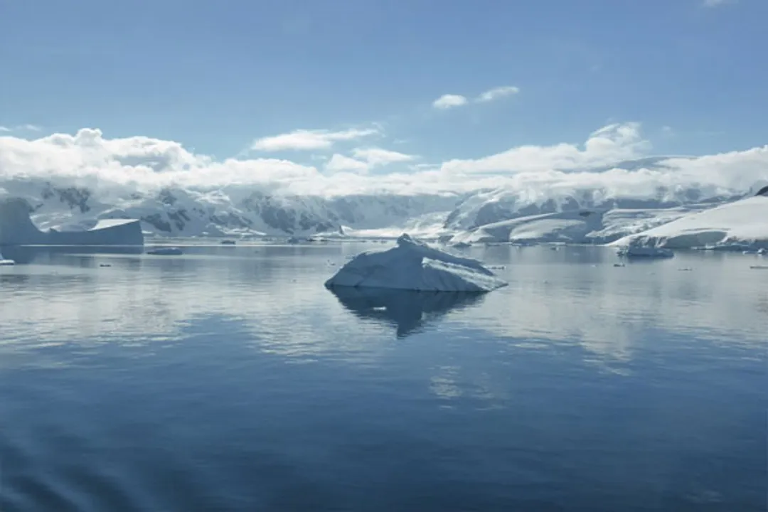  Antarctic glacier may cross tipping point, raise sea level