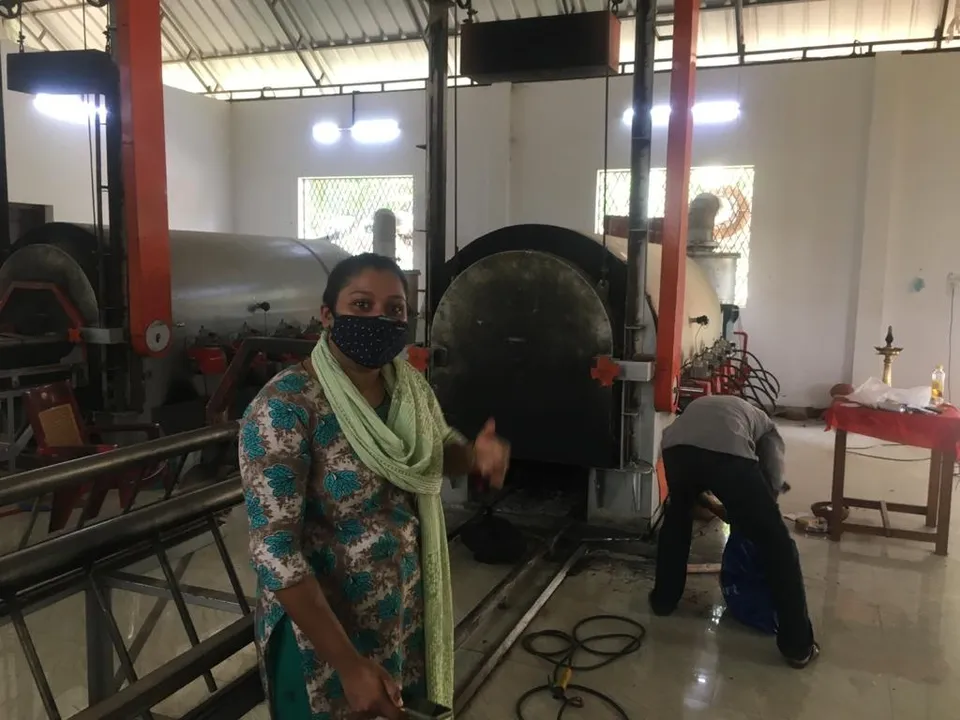  Muslim woman turns cremator in Hindu crematorium. 