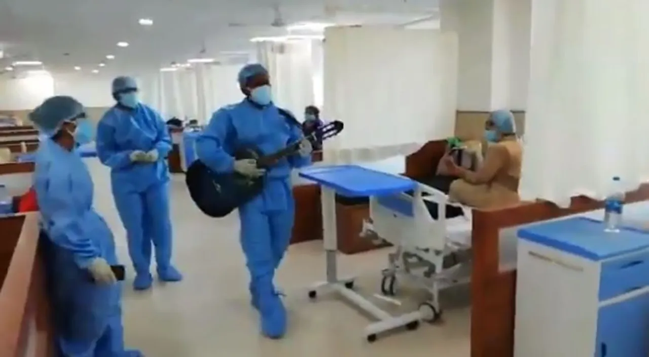  [Watch] Medicos play 'Antakshari' with COVID patients to cheer them up