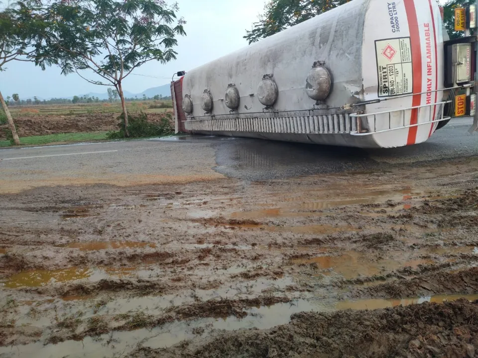  Major mishap averted as spirit-laden tanker overturns in Ganjam