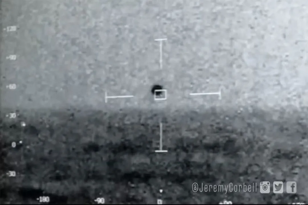  [Watch] US Navy leaked footage shows UFOs