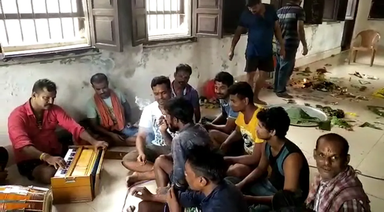  [Watch] Odisha jail inmates dancing, smoking ganja; videos go viral