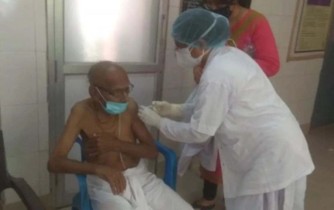 125-year-old man receives COVID-19 vaccine in Varanasi