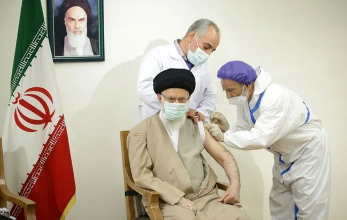  Iran's Supreme Leader Ayatollah Ali Khamenei gets vaccinated.( https://twitter.com/IrnaEnglish) 
