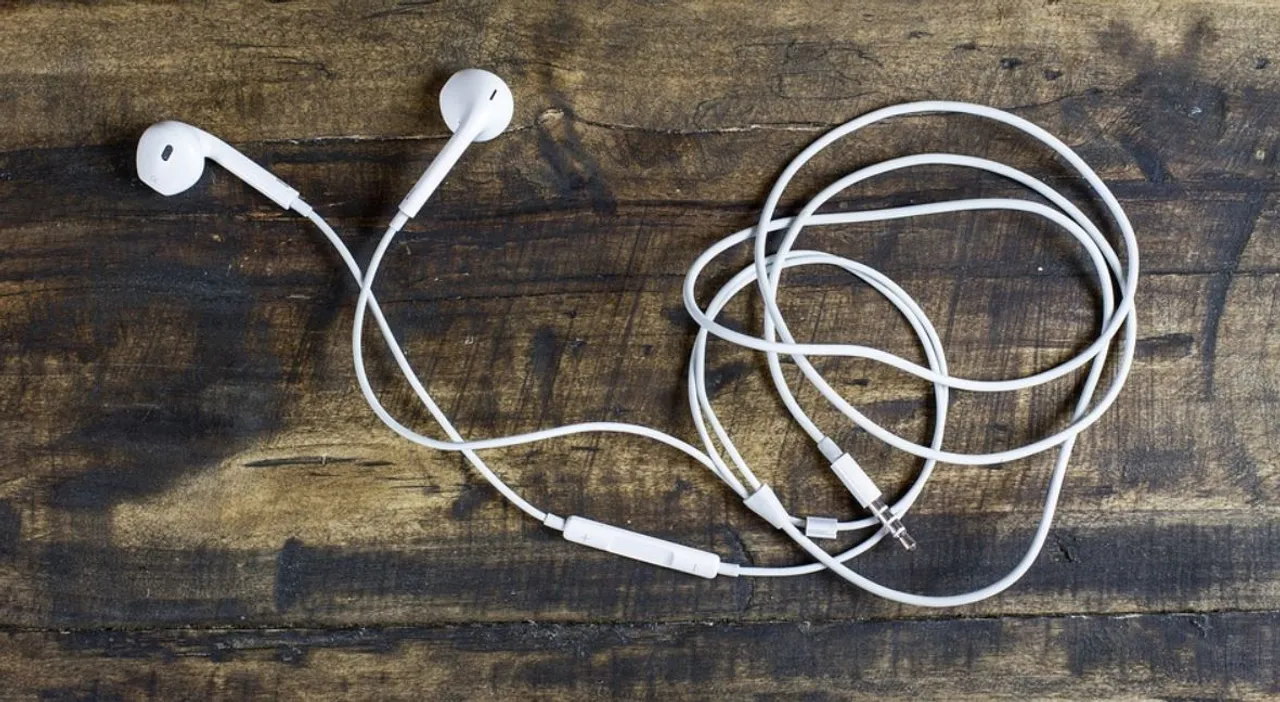  Headphones, earbuds likely to cause hearing trouble in children: Experts