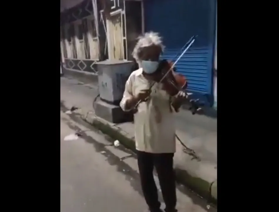  Watch: Kolkata violinist recreates classic Bollywood songs, video goes viral