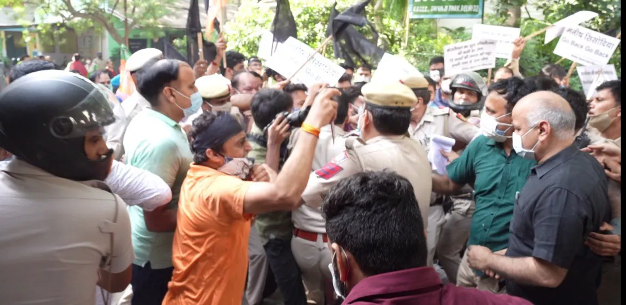  BJP workers vandalised my car: Delhi Deputy CM Manish Sisodia