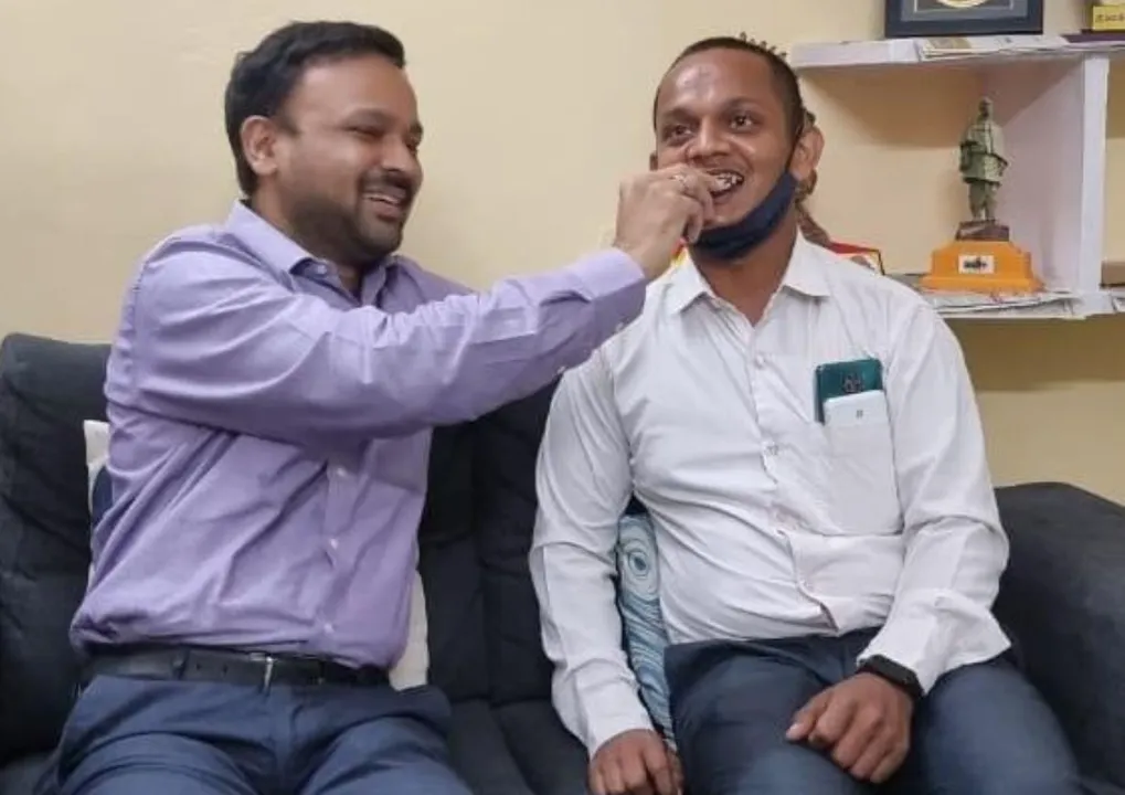  UP IAS officer Divyanshu Patel, who hit journalist, makes peace with victim by offering sweets, Pic goes viral