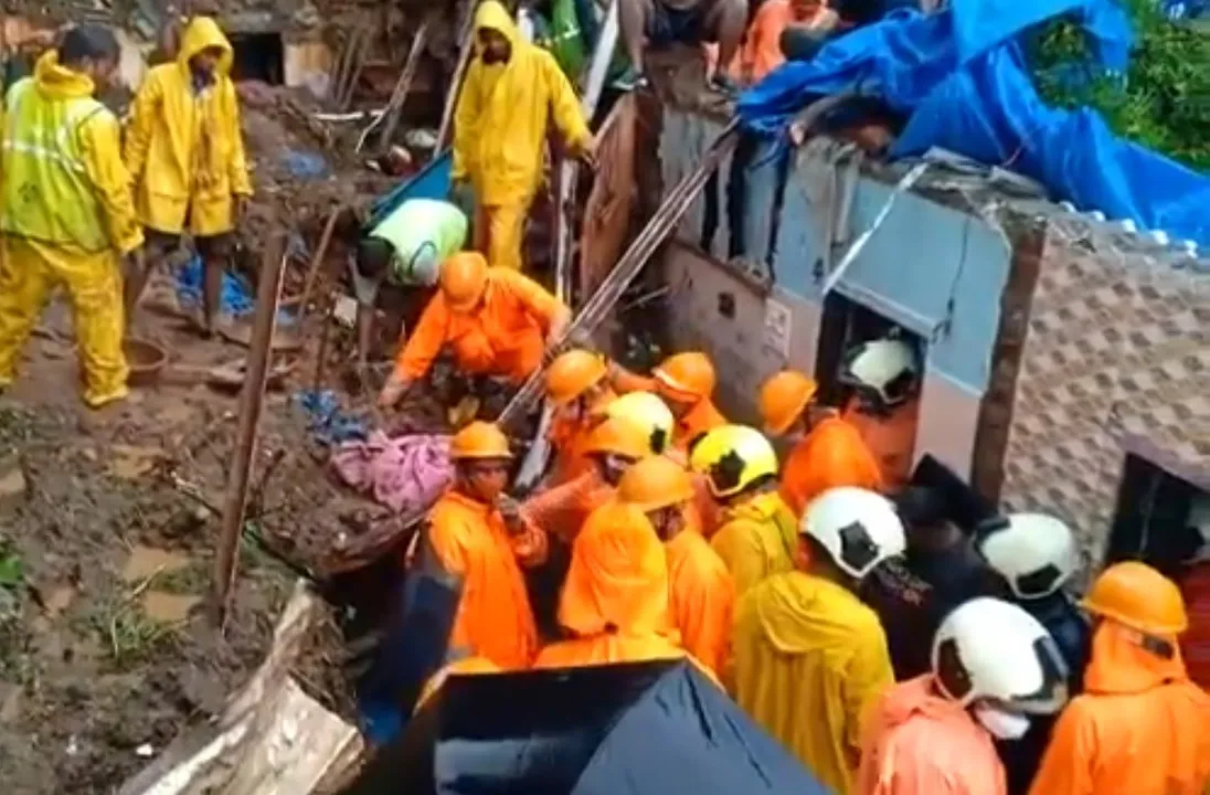  Landslide in Mumbai kills 10