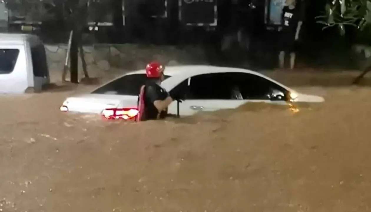  Watch: 12 dead, more than 100,000 evacuated as floods devastate China