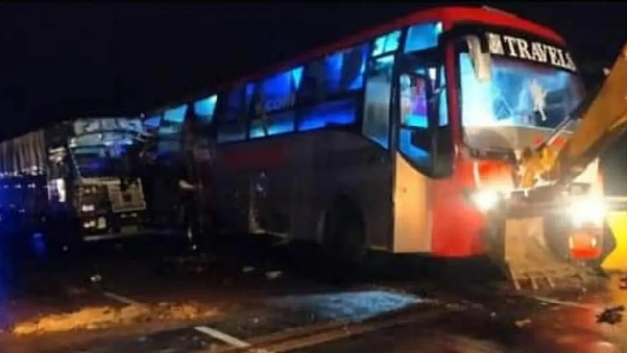  Road accident in UP kills 18 as truck rams into stationary bus