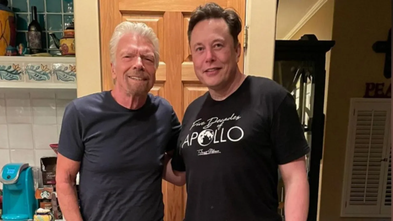  SpaceX and Tesla chief Elon Musk has bought a $250,000 ticket to space from Richard Branson