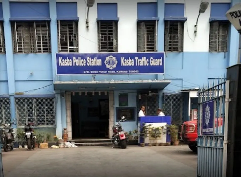  Complainants not allowed to enter police station for wearing half-pants