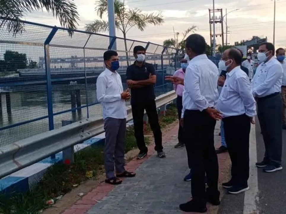  Cuttack: 5T secy VK Pandian reviews work progress at Taladanda canal, Netaji Bus Terminal project sites