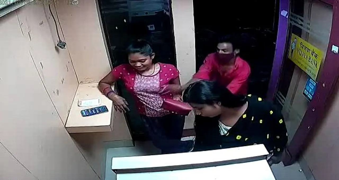  Watch Video: Miscreant snatches money from woman at ATM kiosk in Bhubaneswar