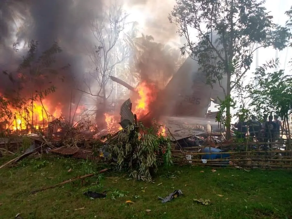  Watch: Philippine Air Force flight with 92 onboard crashes, 17 dead