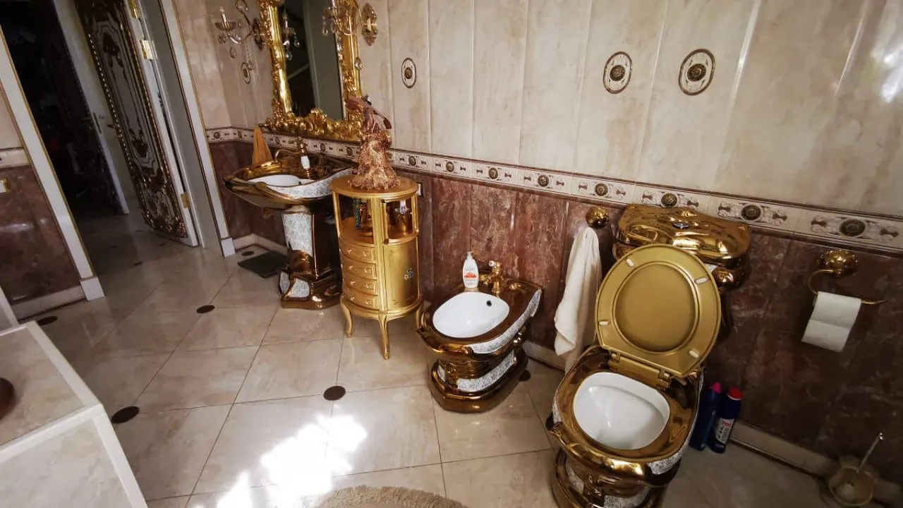  Watch: Golden toilet bowl found inside police officer’s residence during corruption probe